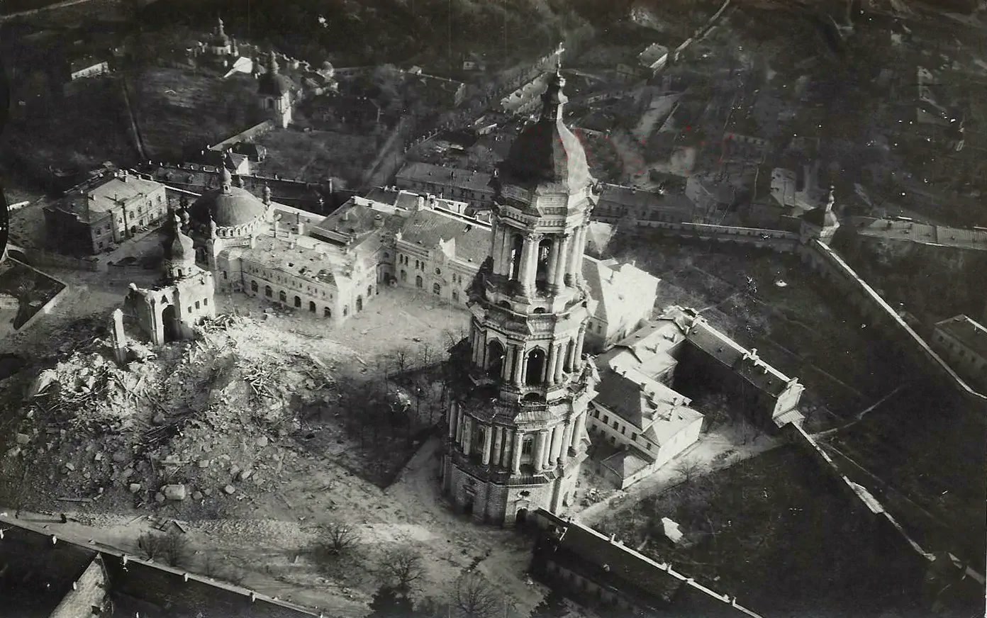 Aerial black-and-white photograph showing the Lavra bell tower intact and the cathedral reduced to rubble, 1941–42.